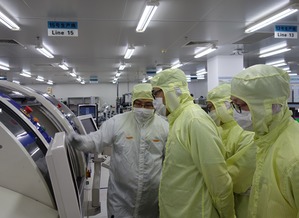 工信部电子工业标准化研究院信息安全研究中心考察英飞凌无锡智能工厂及信息安全服务协同发展路径